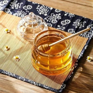 Beehive Glass Honey Jar With Wood Dipper
