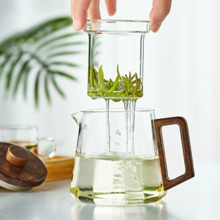 Glass Teapot with Wooden Handle