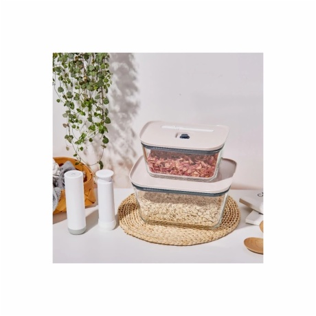 white lid vacuum glass containers used for dry food storage